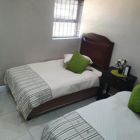 Mi Casa Guest House Uitenhage Екстериор снимка